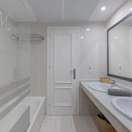Luminoso Estudio Con Terraza, Piscina Y Vistas Al Mar